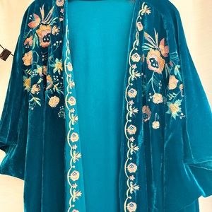 Andree by Unit Velvet Kimono